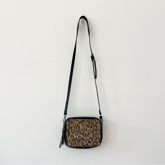 Splendid Cheetah Leopard Print Crossbody Two Compartment Purse Cute Barely Used - Picture 3 of 11